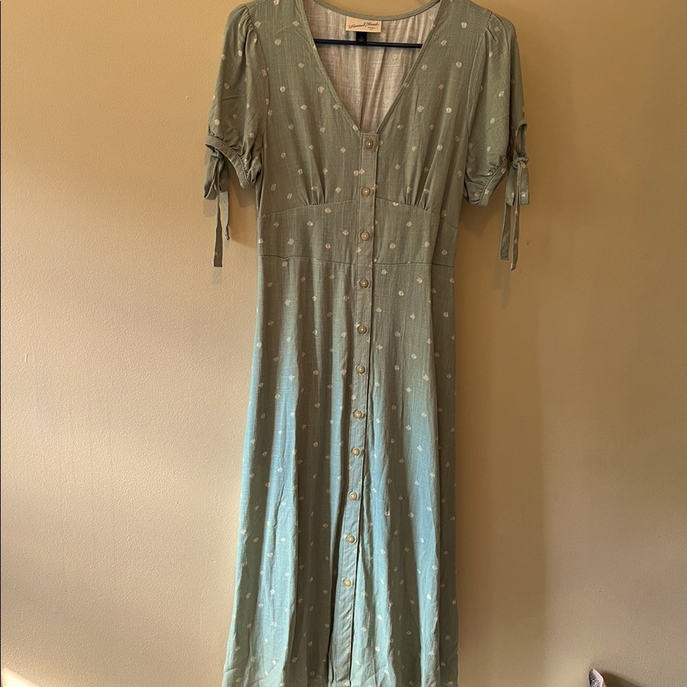 Light green Universal Thread v-necked prairie dress, size Small
